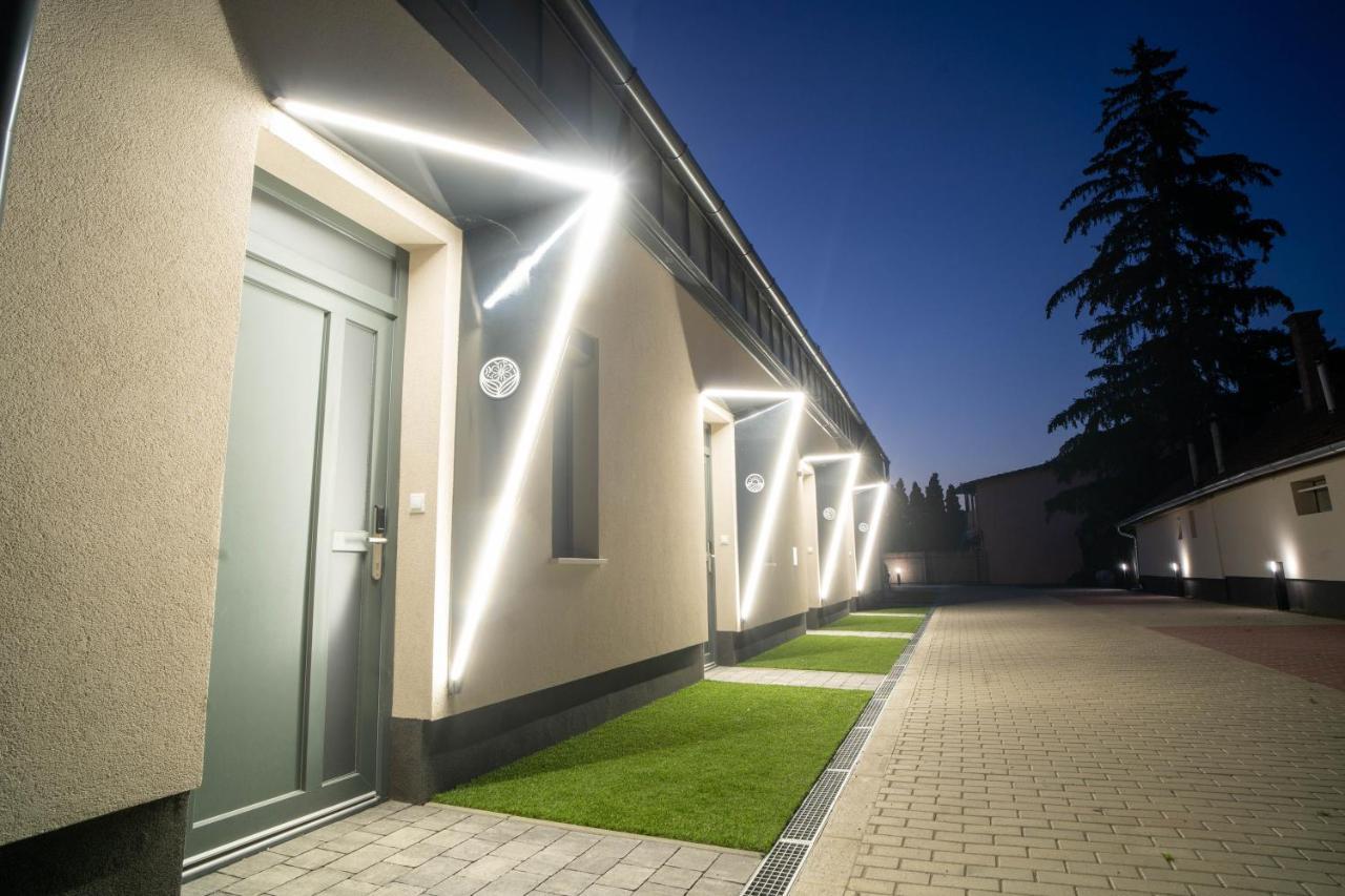 La Vita Premium Panzio Gyula Exterior photo