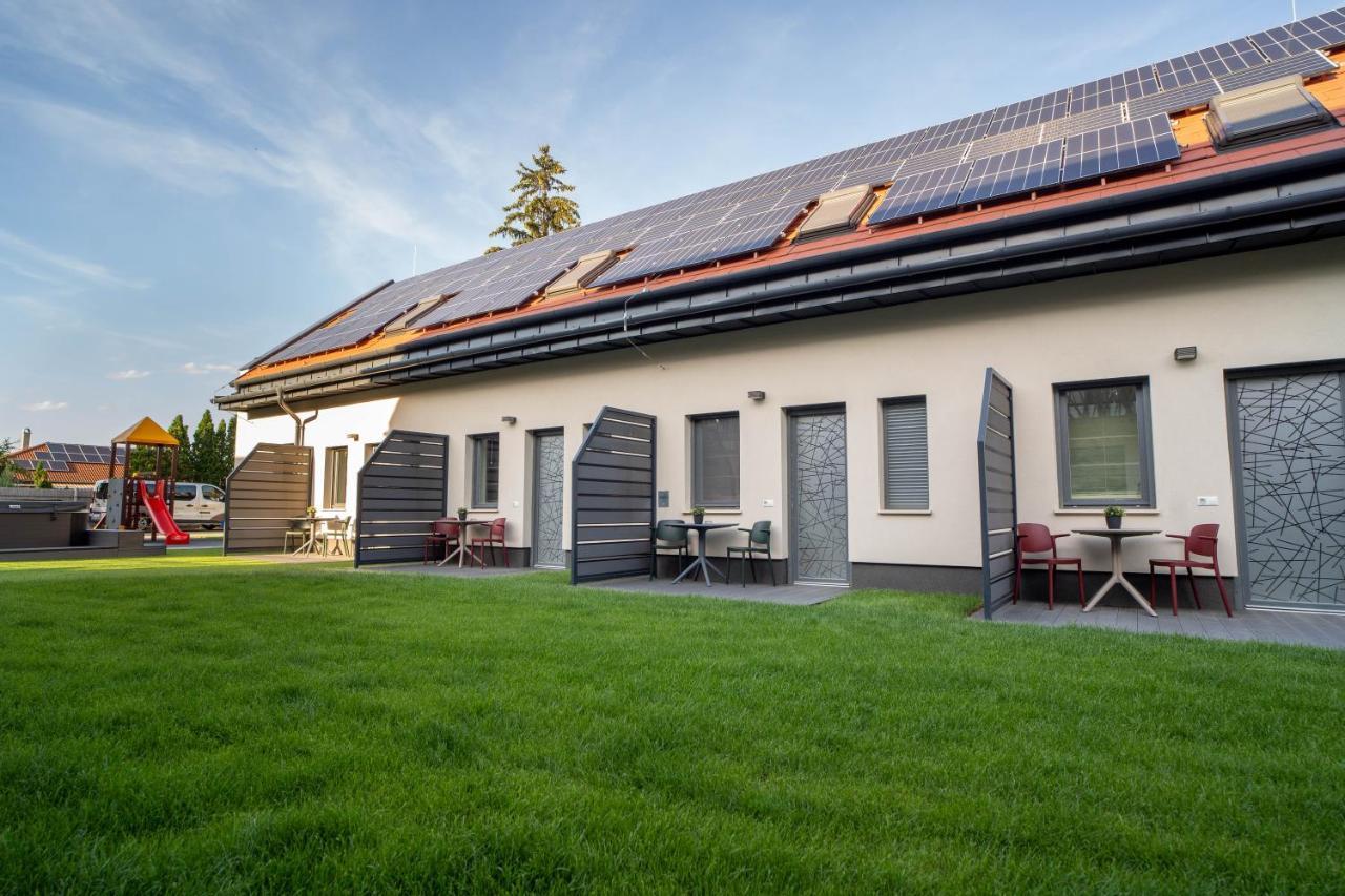 La Vita Premium Panzio Gyula Exterior photo